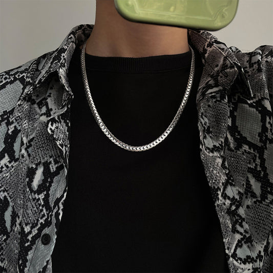 Collar de titanio con estilo clásico